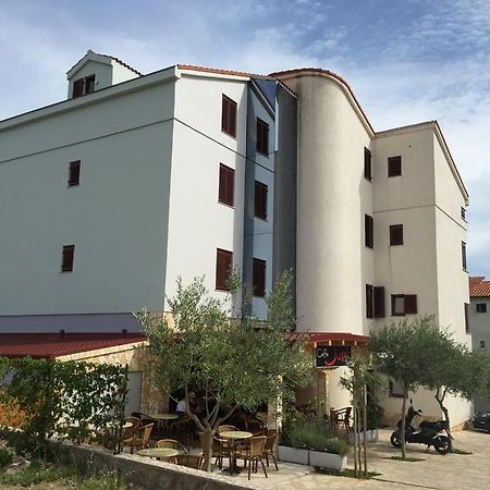 Apartments Villa Cherry Novalja Ngoại thất bức ảnh