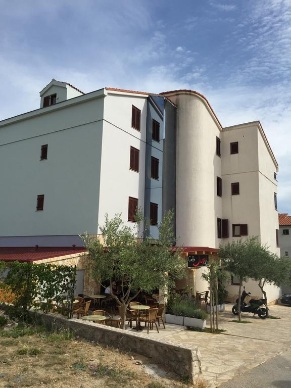 Apartments Villa Cherry Novalja Ngoại thất bức ảnh